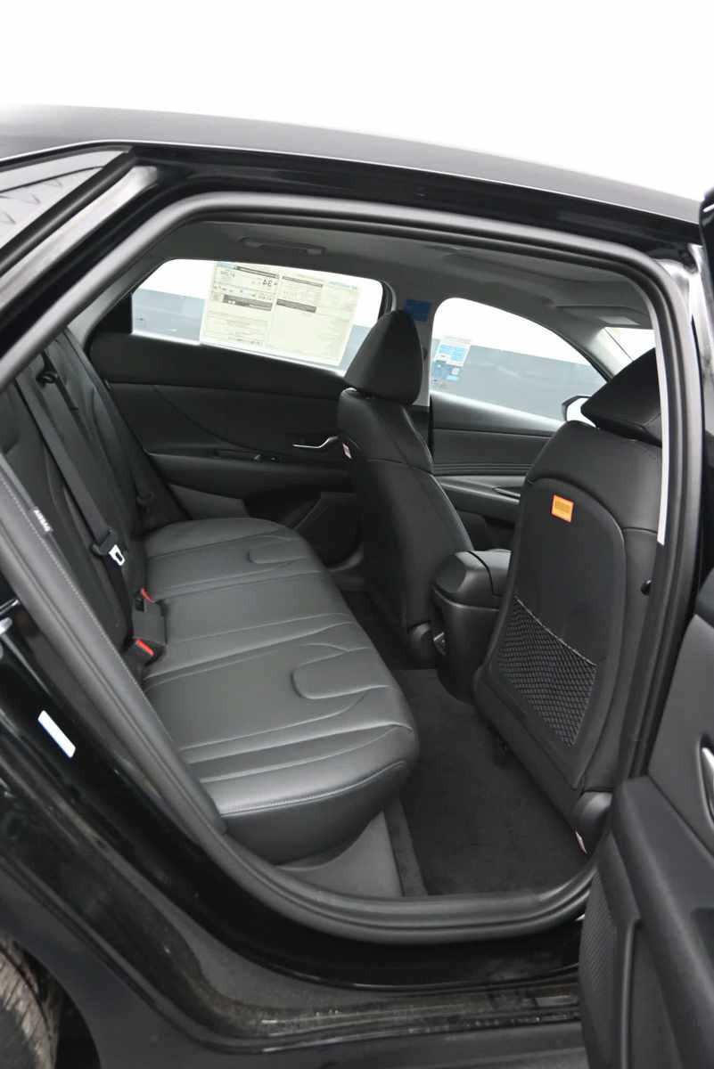 New 2026 Hyundai Elantra Limited FWD image 12