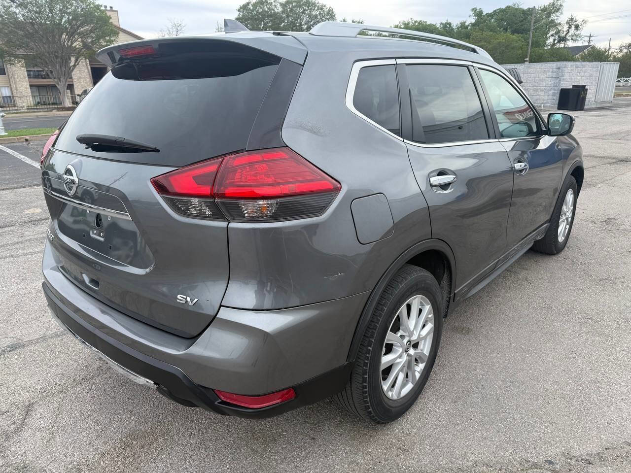 Used 2017 Nissan Rogue SV FWD image 6