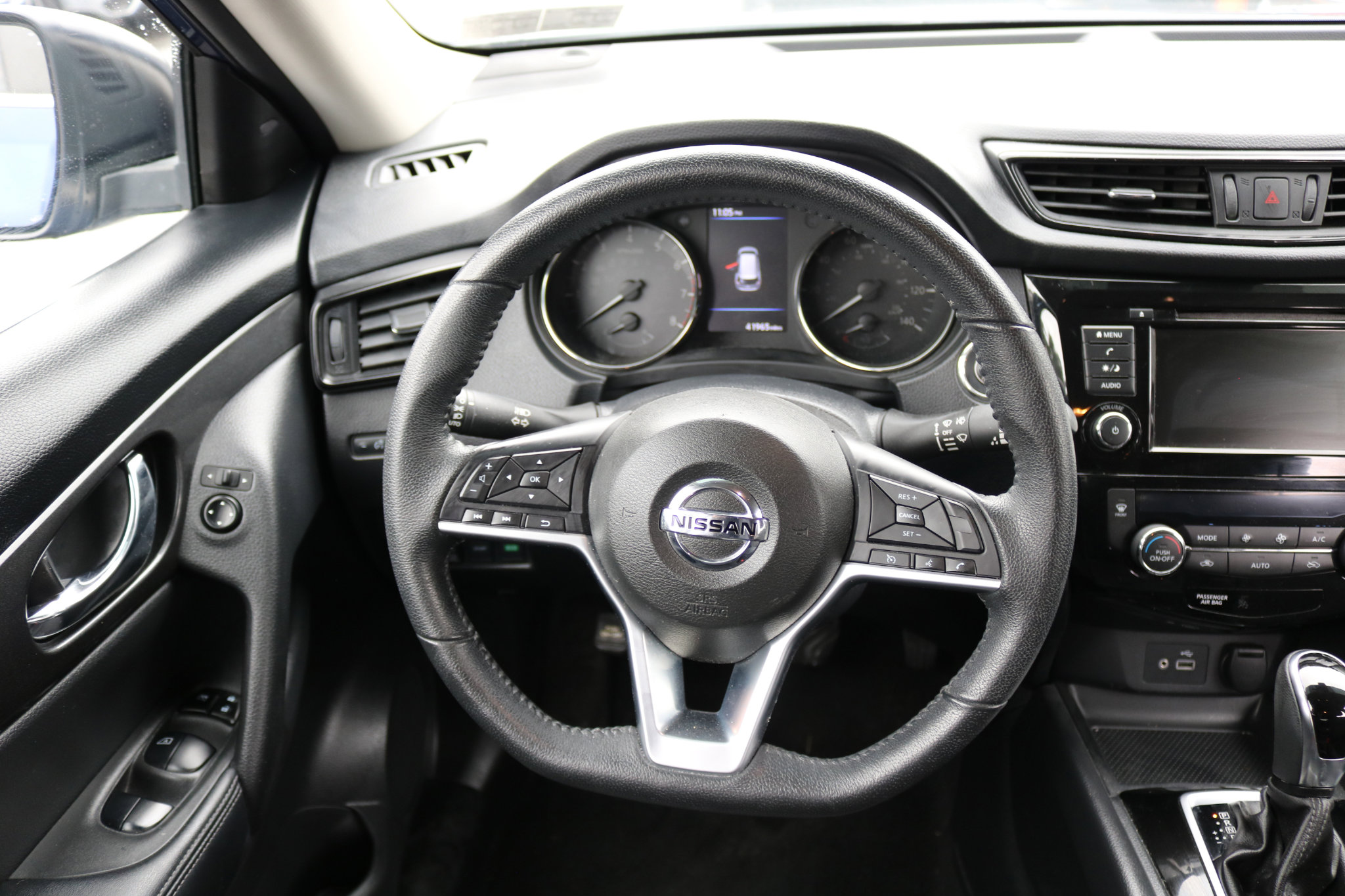 Used 2019 Nissan Rogue SV image 29