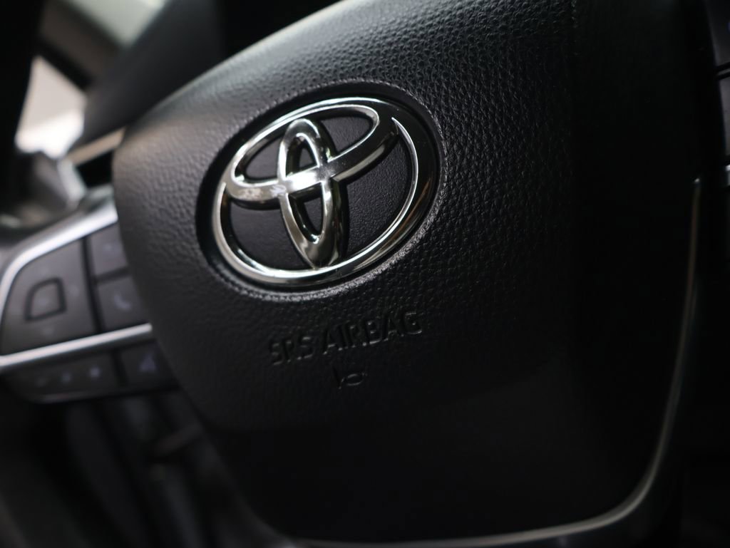 Used 2021 Toyota Highlander L FWD image 22