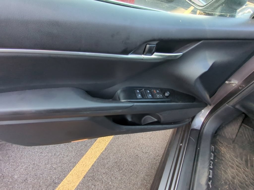 Used 2019 Toyota Camry SE FWD image 8