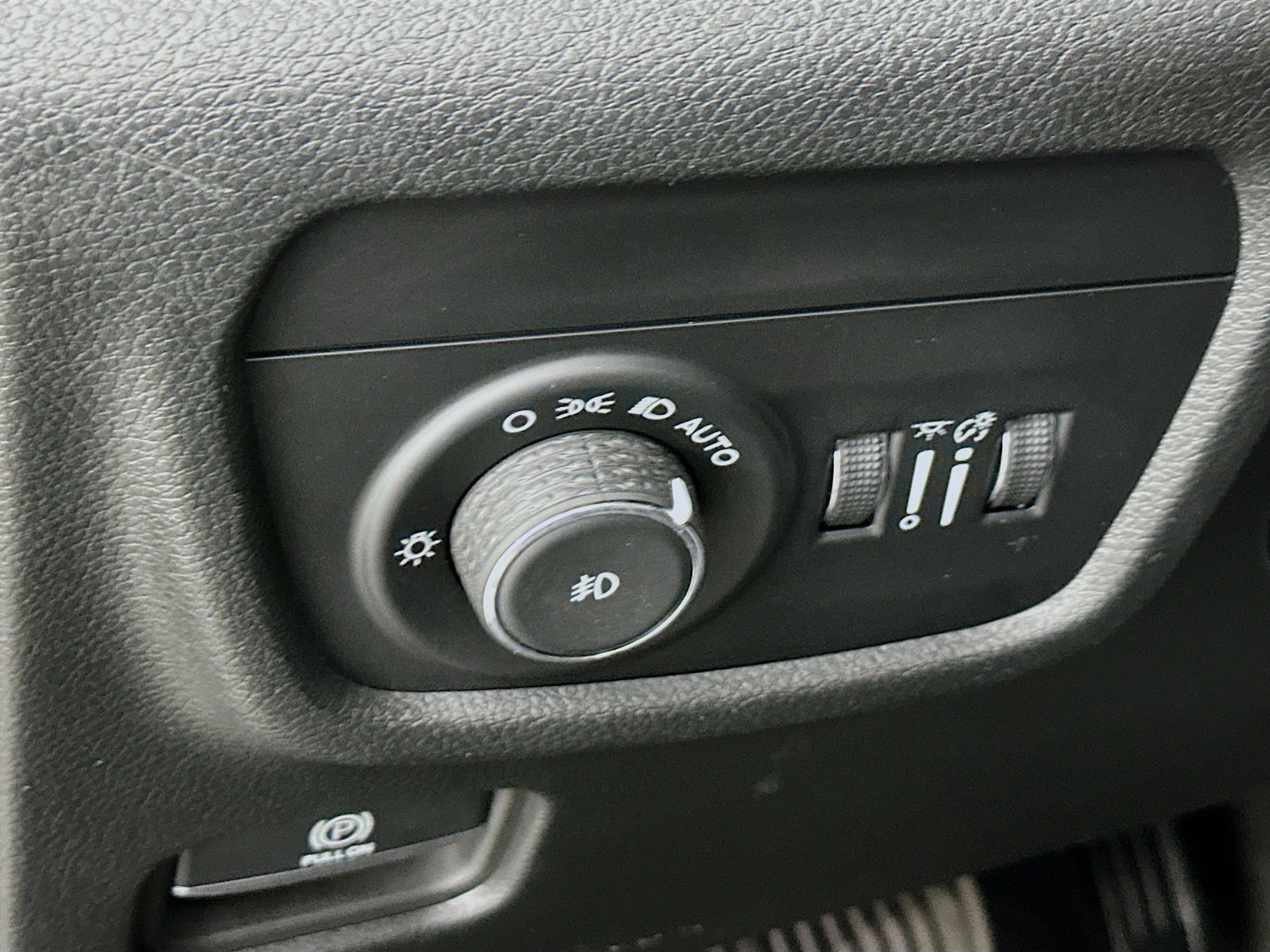 Used 2023 Jeep Grand Cherokee L Limited w/ Black Appearance Package AWD/4WD image 17