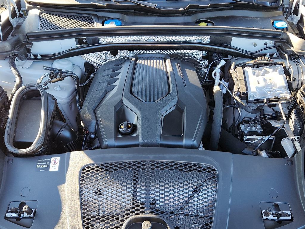 Certified 2025 Porsche Macan image 27