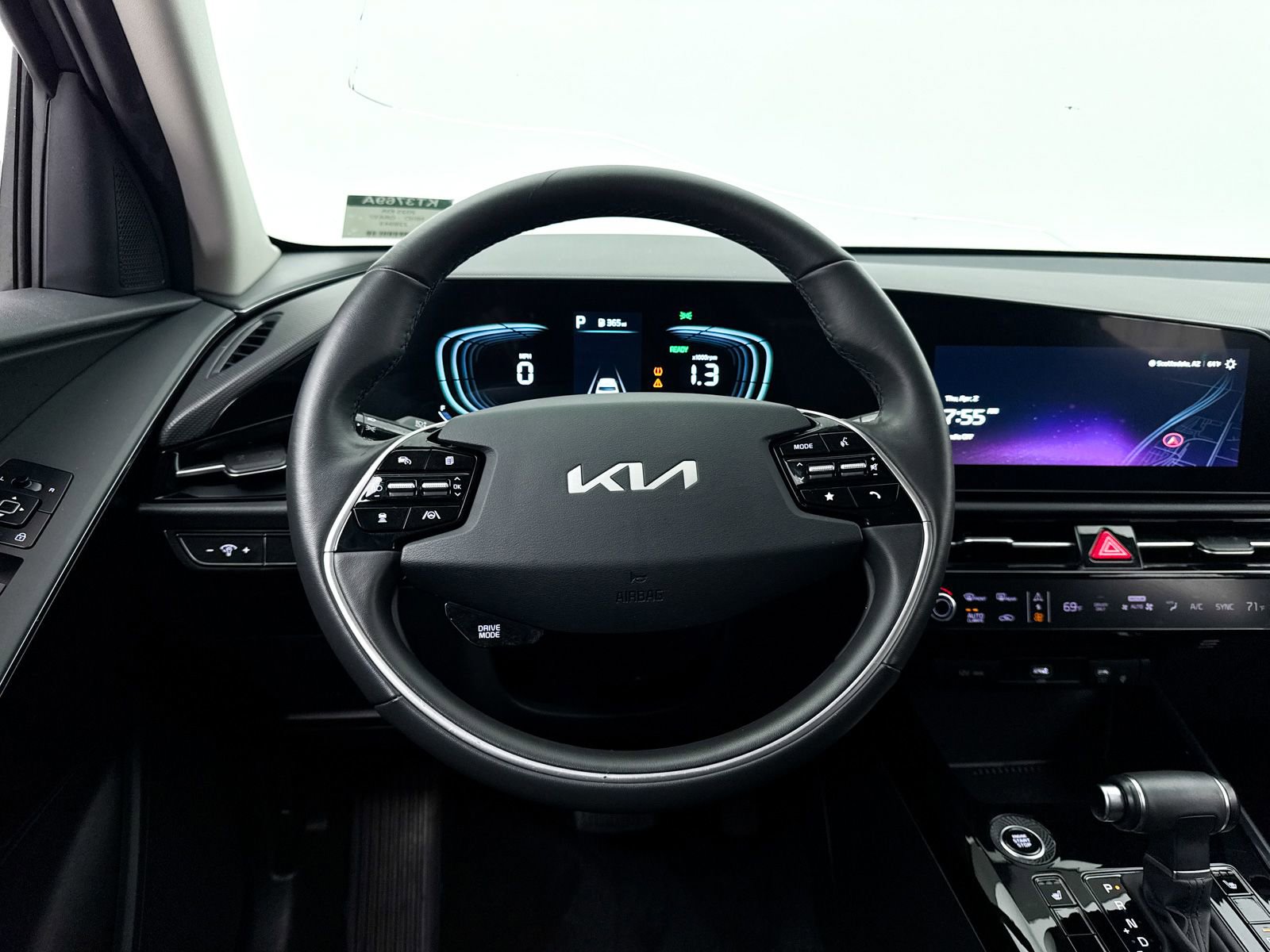 Certified 2025 Kia Niro EX image 3