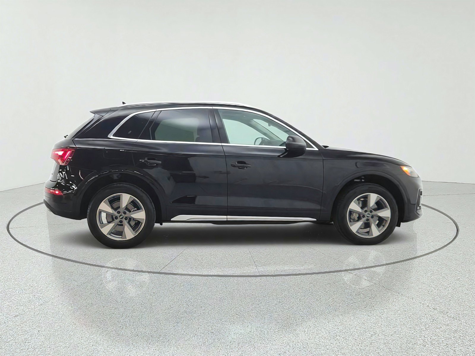 Used 2023 Audi Q5 2.0T Premium Plus w/ Premium Plus Package AWD/4WD image 4