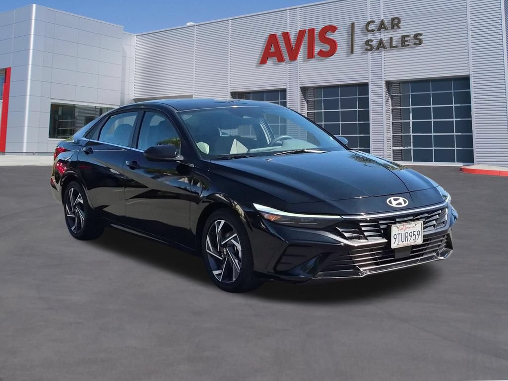 Used 2025 Hyundai Elantra SEL FWD image 3