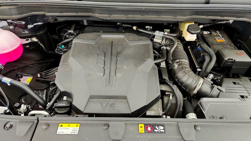 Used 2025 Kia Carnival SX w/ SX Dark Edition Package FWD image 24