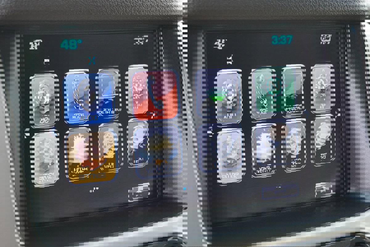 Used 2017 GMC Yukon SLT w/ Open Road Package image 37