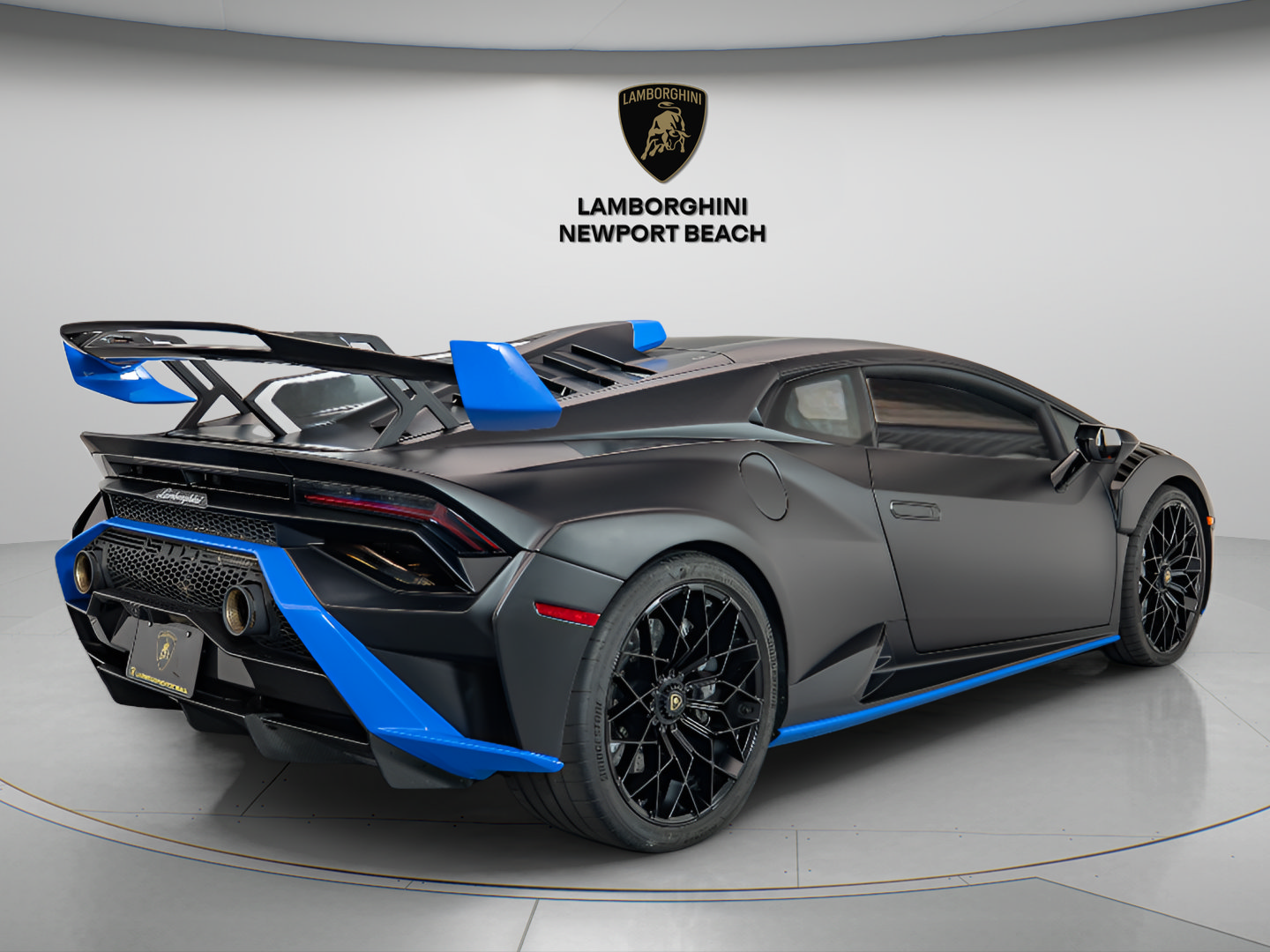 Used 2024 Lamborghini Huracan STO RWD image 6