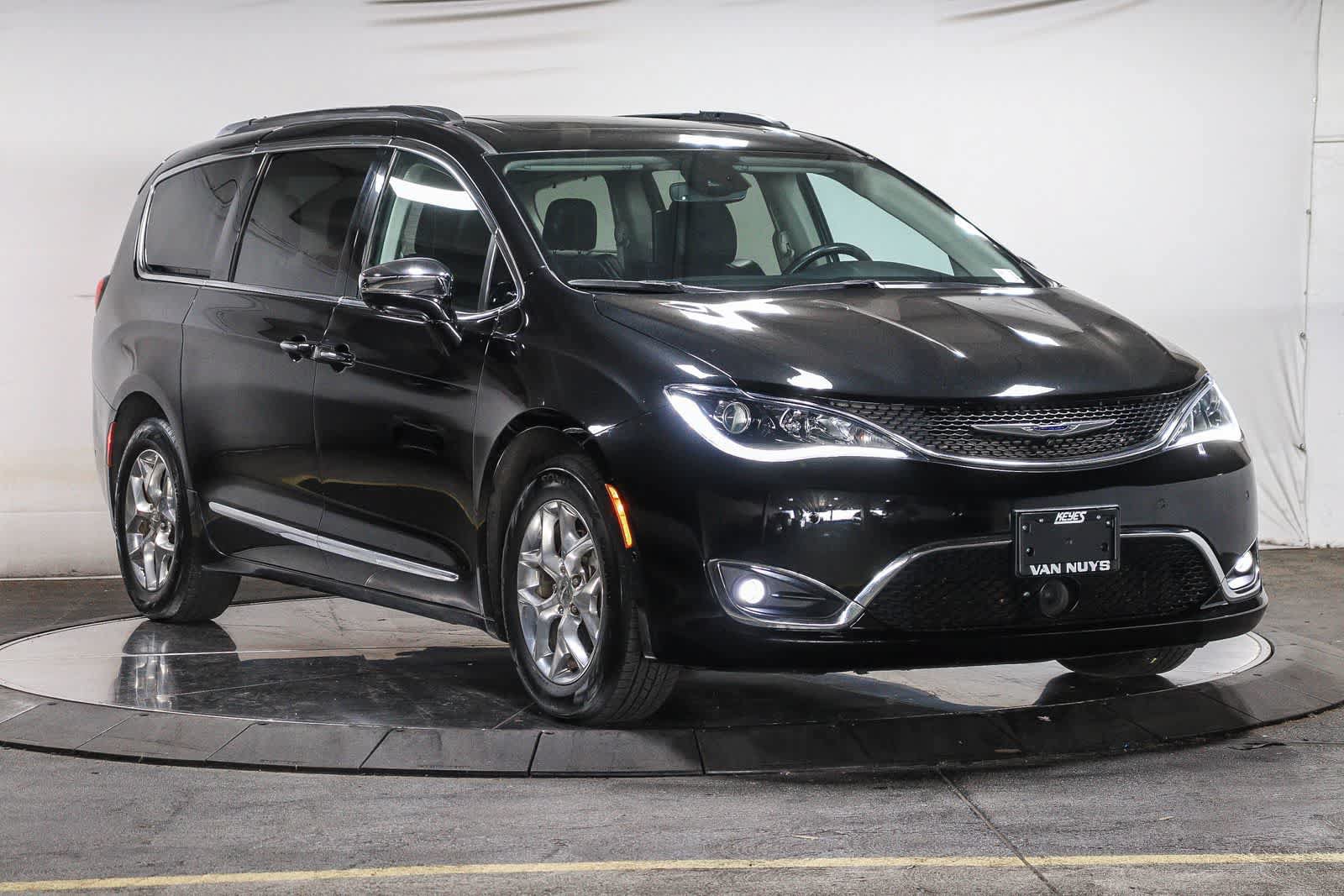 Used 2019 Chrysler Pacifica Limited w/ Advanced Safetytec Group FWD image 5