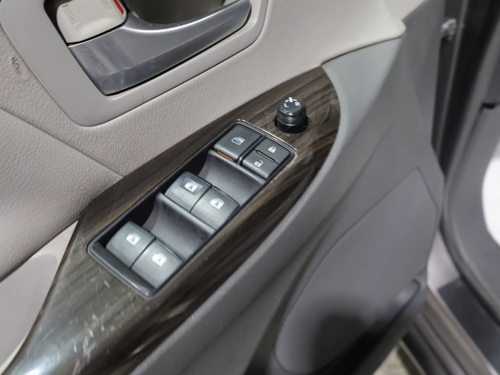 Used 2015 Toyota Sienna XLE AWD/4WD image 14