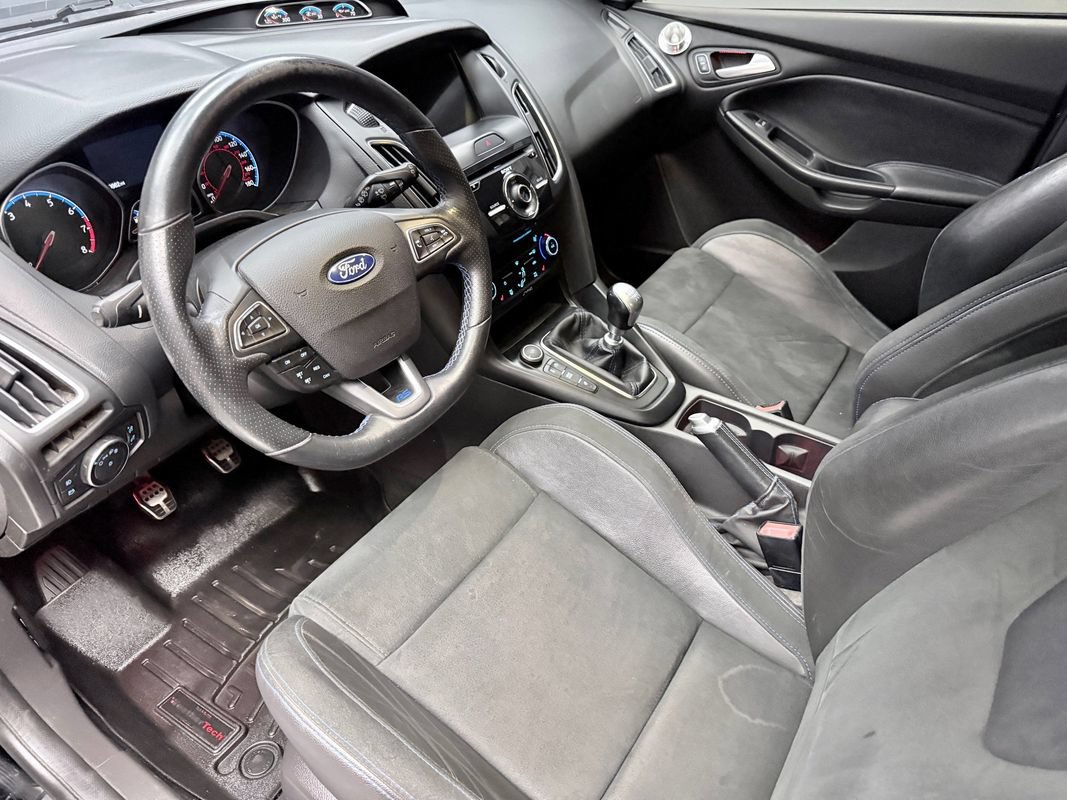 Used 2016 Ford Focus RS AWD/4WD image 9