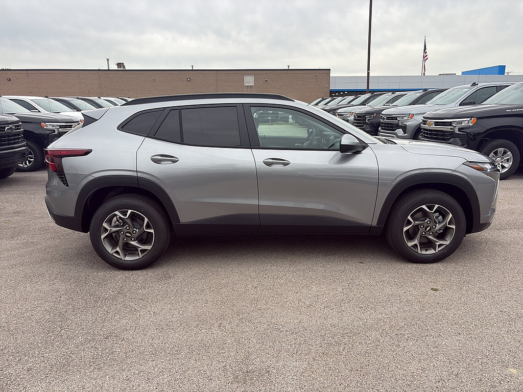 New 2026 Chevrolet Trax LT w/ LT Convenience Package FWD image 6