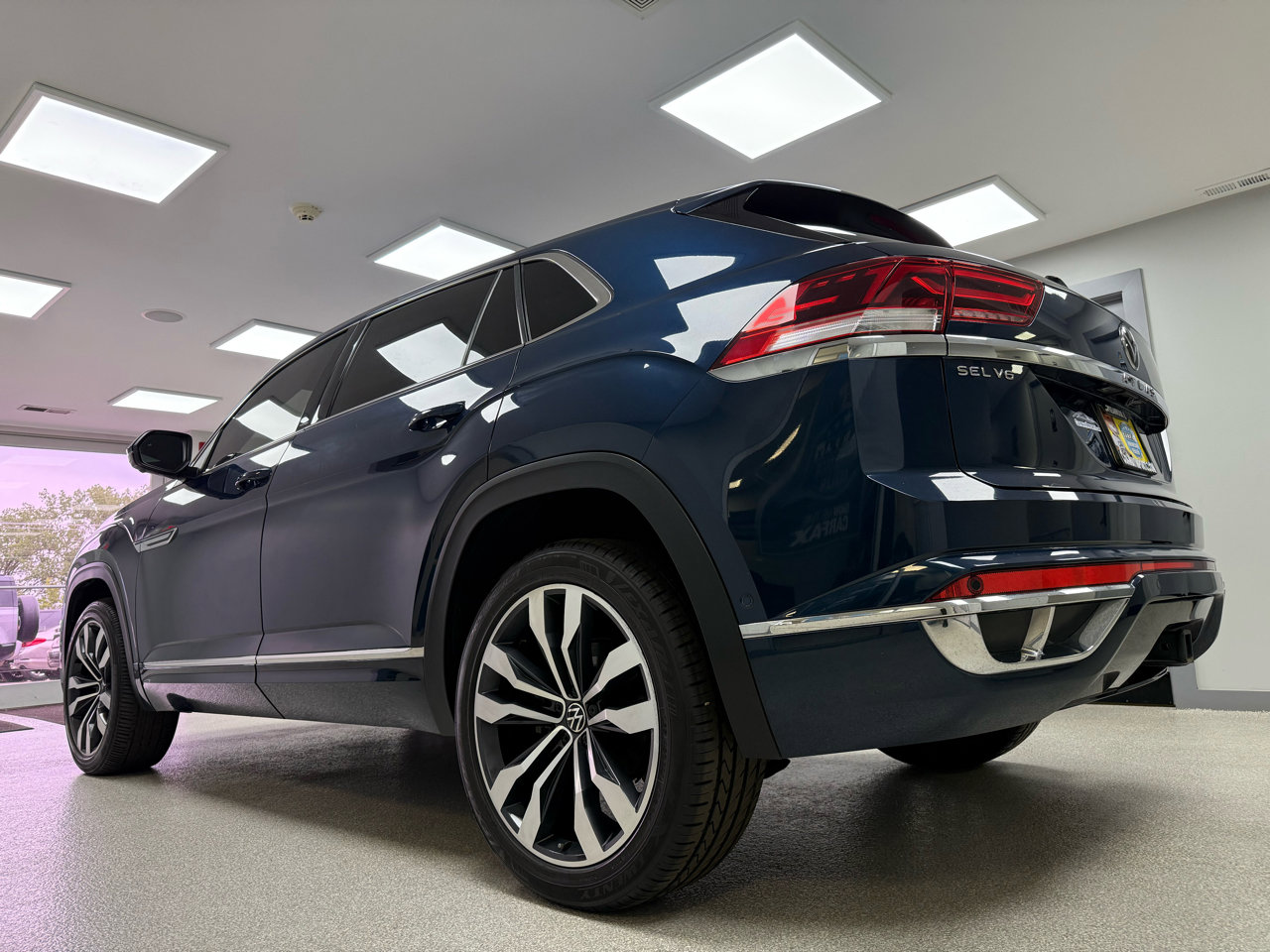 Used 2021 Volkswagen Atlas Cross Sport SEL Premium R-Line image 5