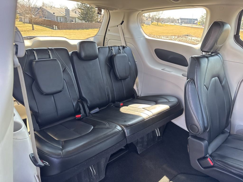 Used 2024 Chrysler Pacifica Touring-L image 47