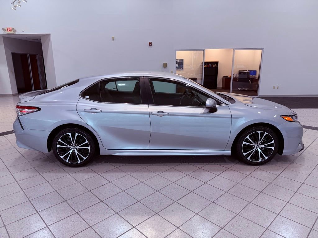 Used 2018 Toyota Camry SE image 11
