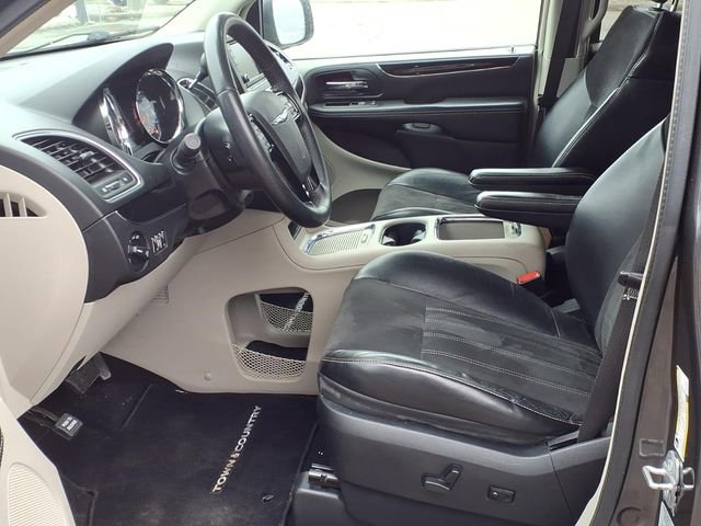 Used 2015 Chrysler Town & Country Limited w/ Trailer Tow Group image 7