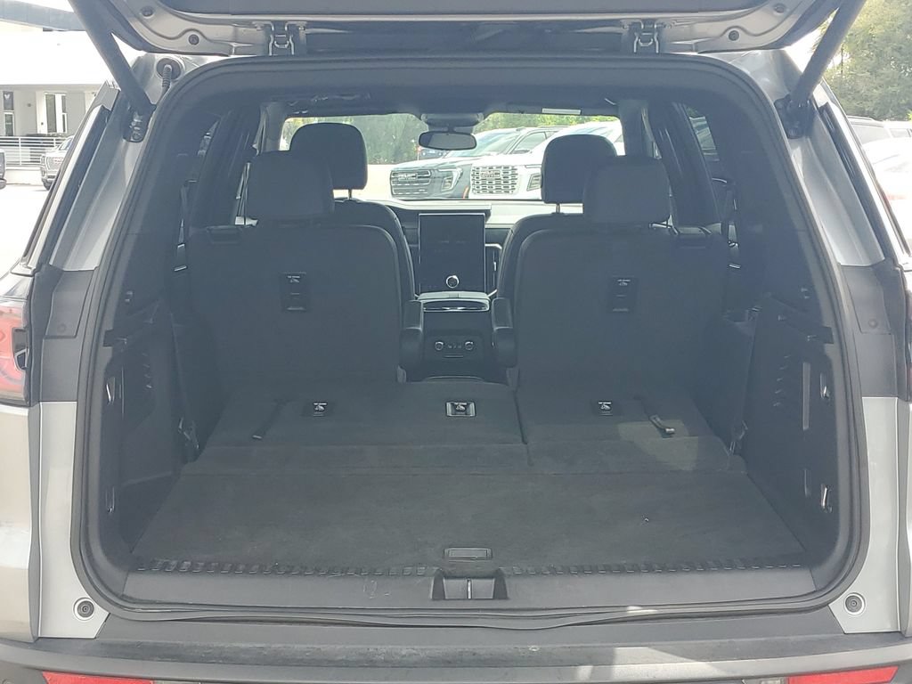 Used 2025 GMC Acadia AT4 AWD/4WD image 9