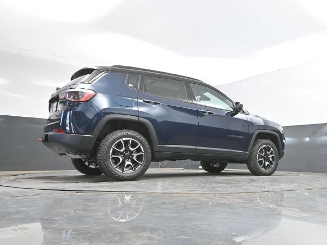 New 2026 Jeep Compass Trailhawk w/ Sun, Sound & Navigation Group AWD/4WD image 41