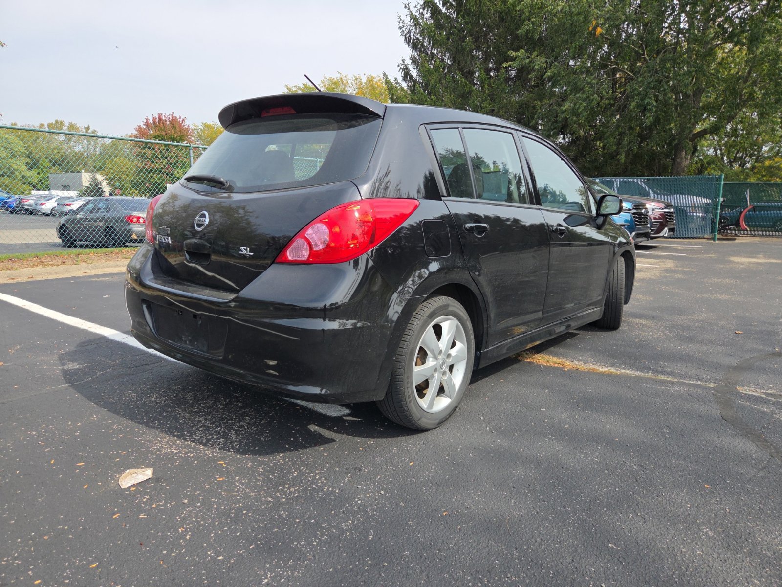Used 2012 Nissan Versa Hatchback FWD image 4