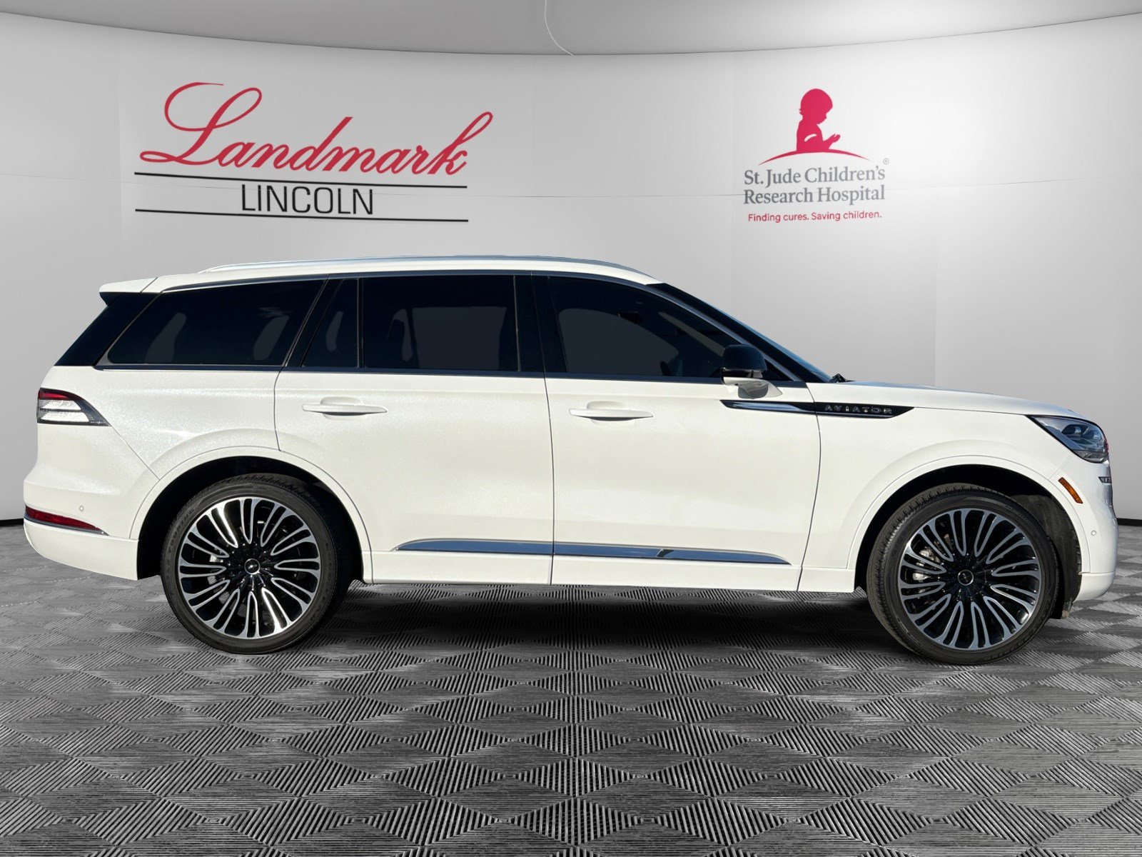 Certified 2023 Lincoln Aviator Black Label w/ Dynamic Handling Package image 6