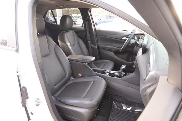 Used 2025 Buick Encore GX Sport Touring w/ Experience Buick Package image 24