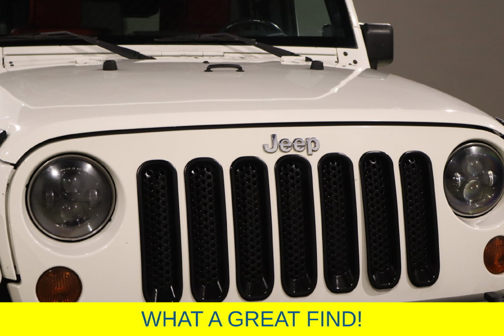 Used 2010 Jeep Wrangler Unlimited Sahara w/ Mopar Chrome Edition Group AWD/4WD image 15