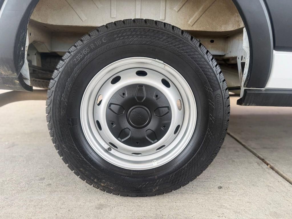 Used 2025 Ford Transit 250 148 Medium Roof image 10