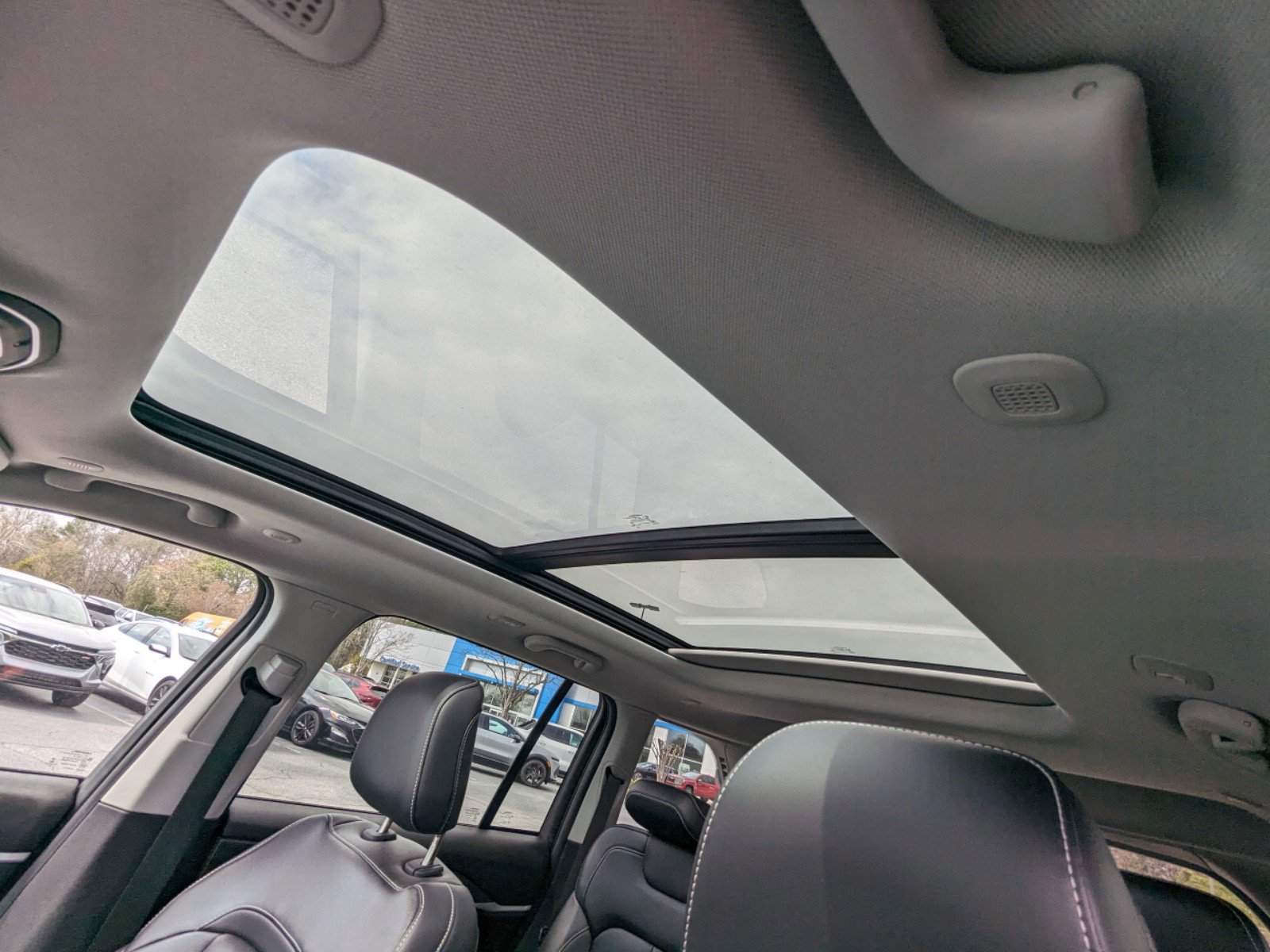 Used 2022 Jeep Grand Cherokee Limited image 21