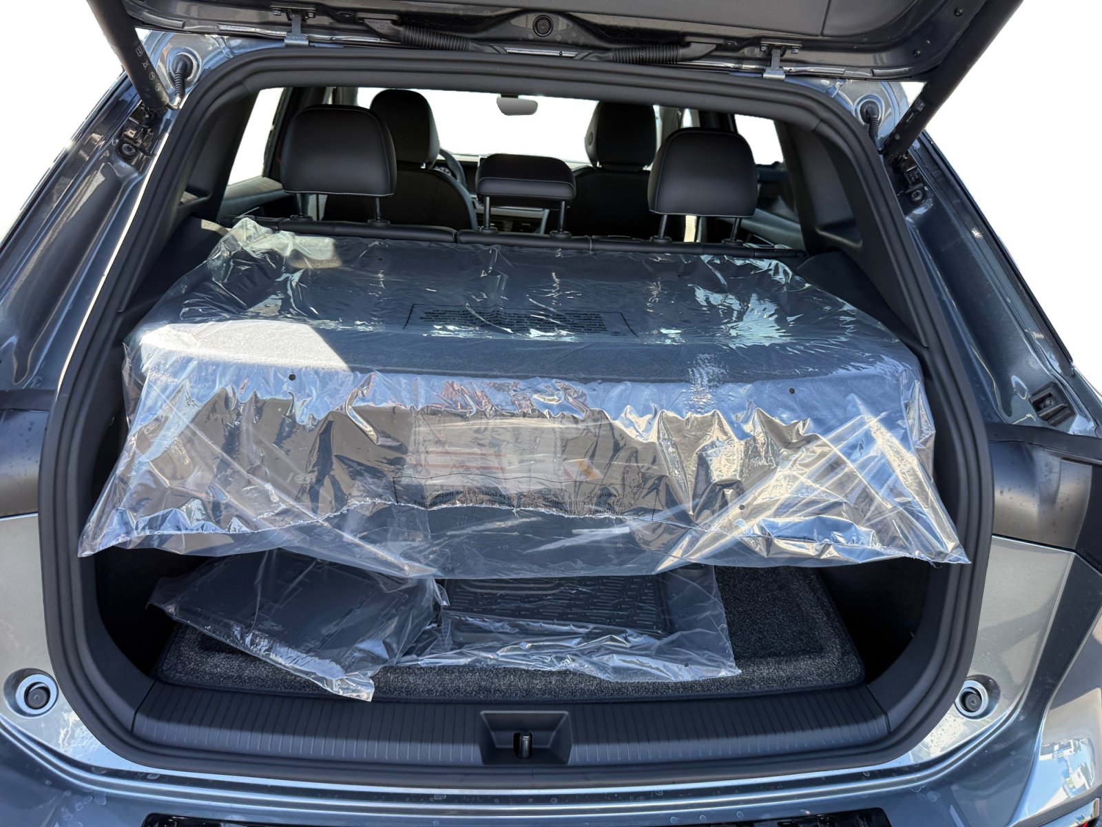 New 2026 Volkswagen Tiguan SE R-Line FWD image 17