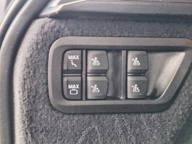 Used 2024 BMW X7 M60i w/ Executive Package image 31