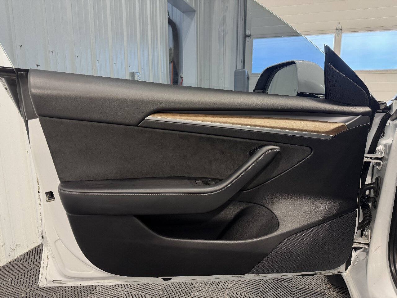 Used 2021 Tesla Model 3 Standard Range RWD image 8