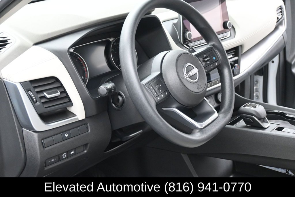 Used 2024 Nissan Rogue SV AWD/4WD image 17