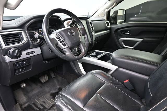 Used 2018 Nissan Titan PRO-4X w/ Pro-4x Convenience Package AWD/4WD image 12