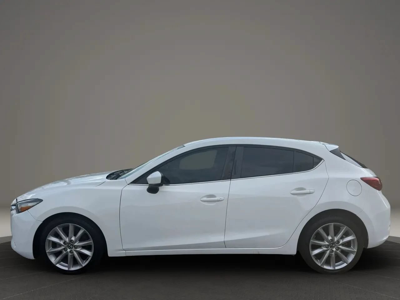 Used 2017 MAZDA MAZDA3 Touring FWD image 5