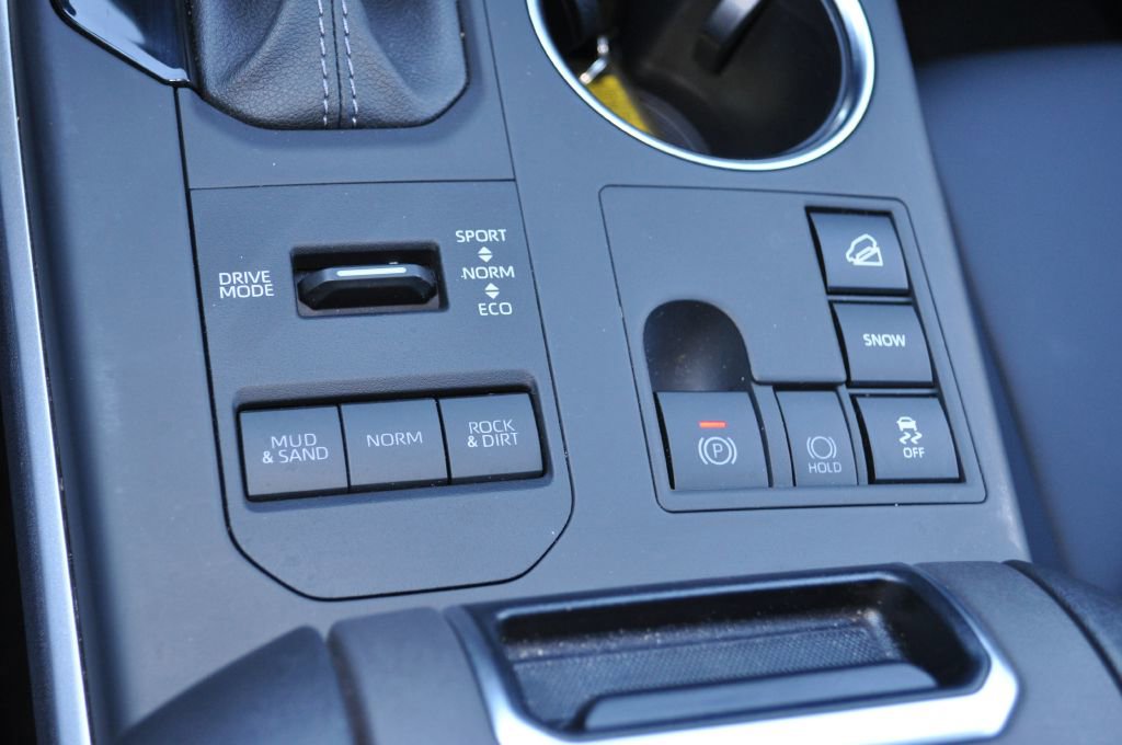 Used 2025 Toyota Highlander XLE image 11