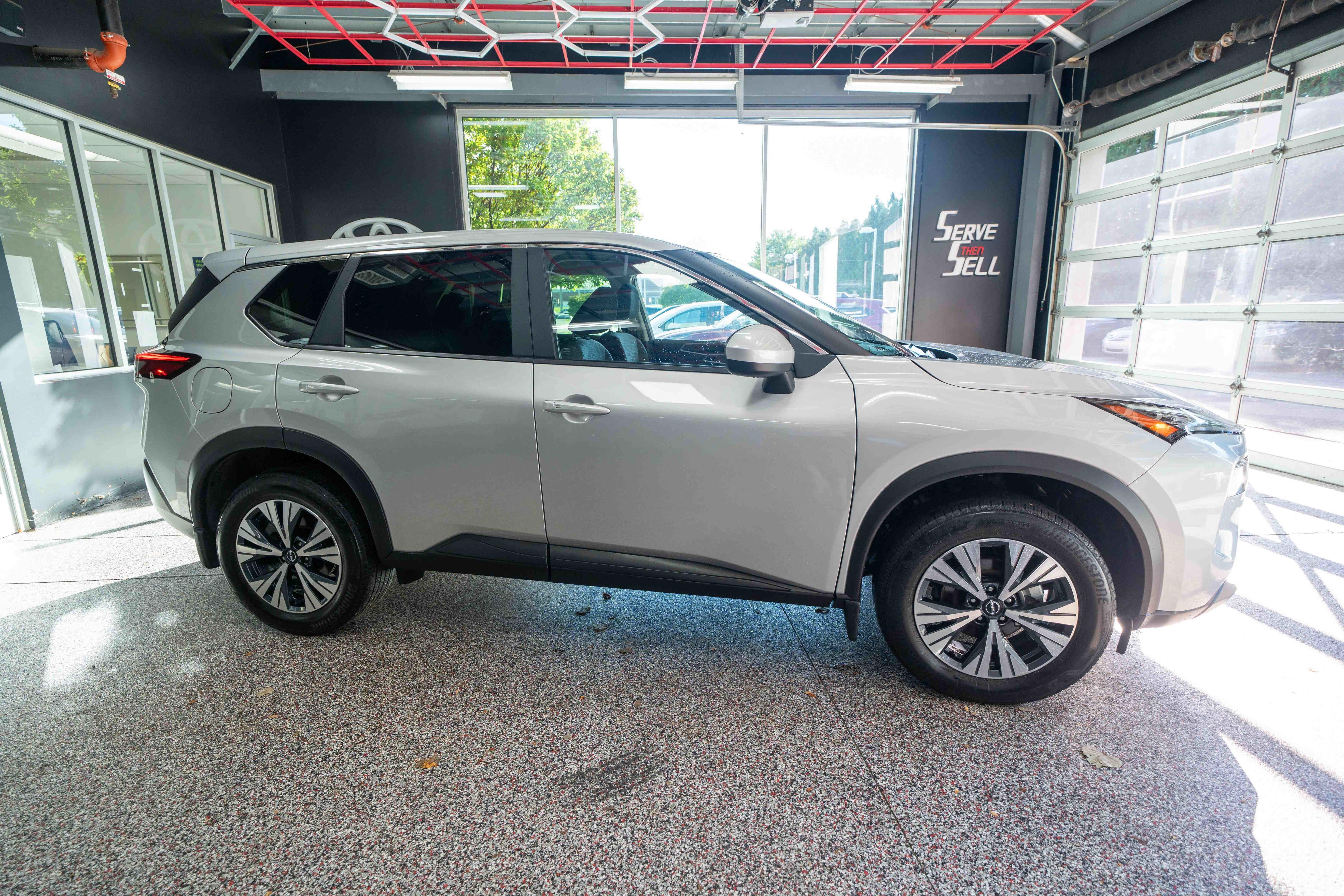 Used 2023 Nissan Rogue SV AWD/4WD image 5