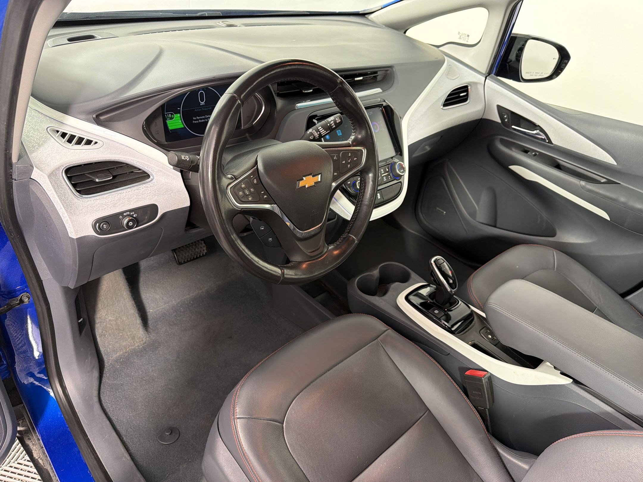 Used 2020 Chevrolet Bolt Premier w/ Infotainment Package FWD image 4