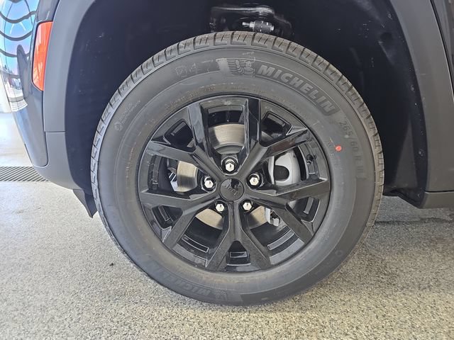 New 2026 Jeep Grand Cherokee Altitude AWD/4WD image 26