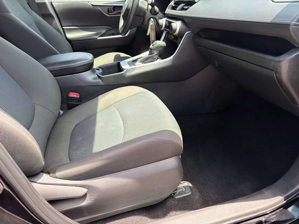 Used 2025 Toyota RAV4 LE AWD/4WD image 17