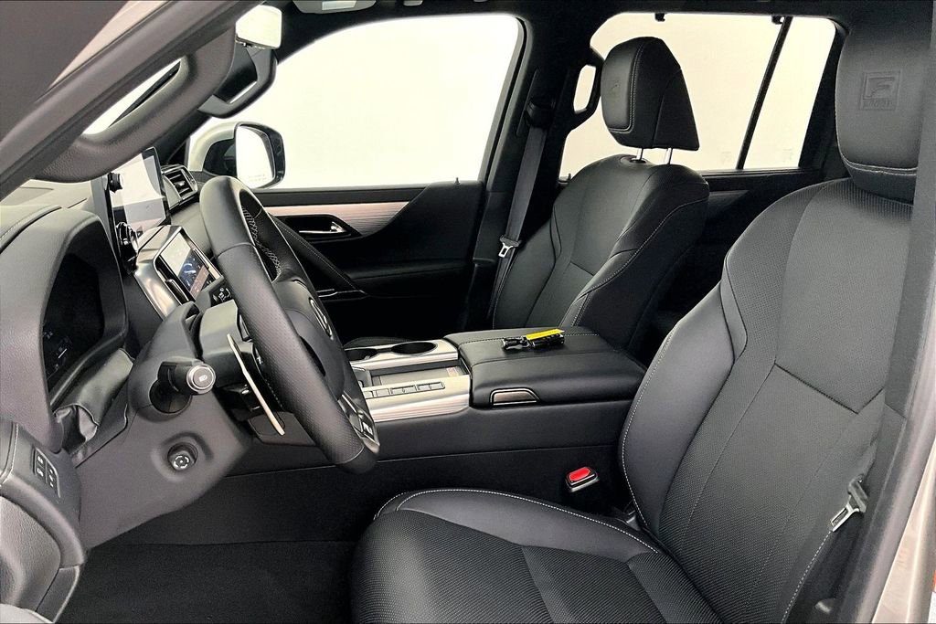 Used 2025 Lexus LX 700h F Sport image 34