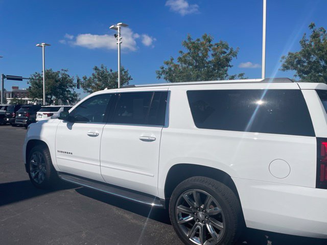 Used 2020 Chevrolet Suburban Premier AWD/4WD image 3