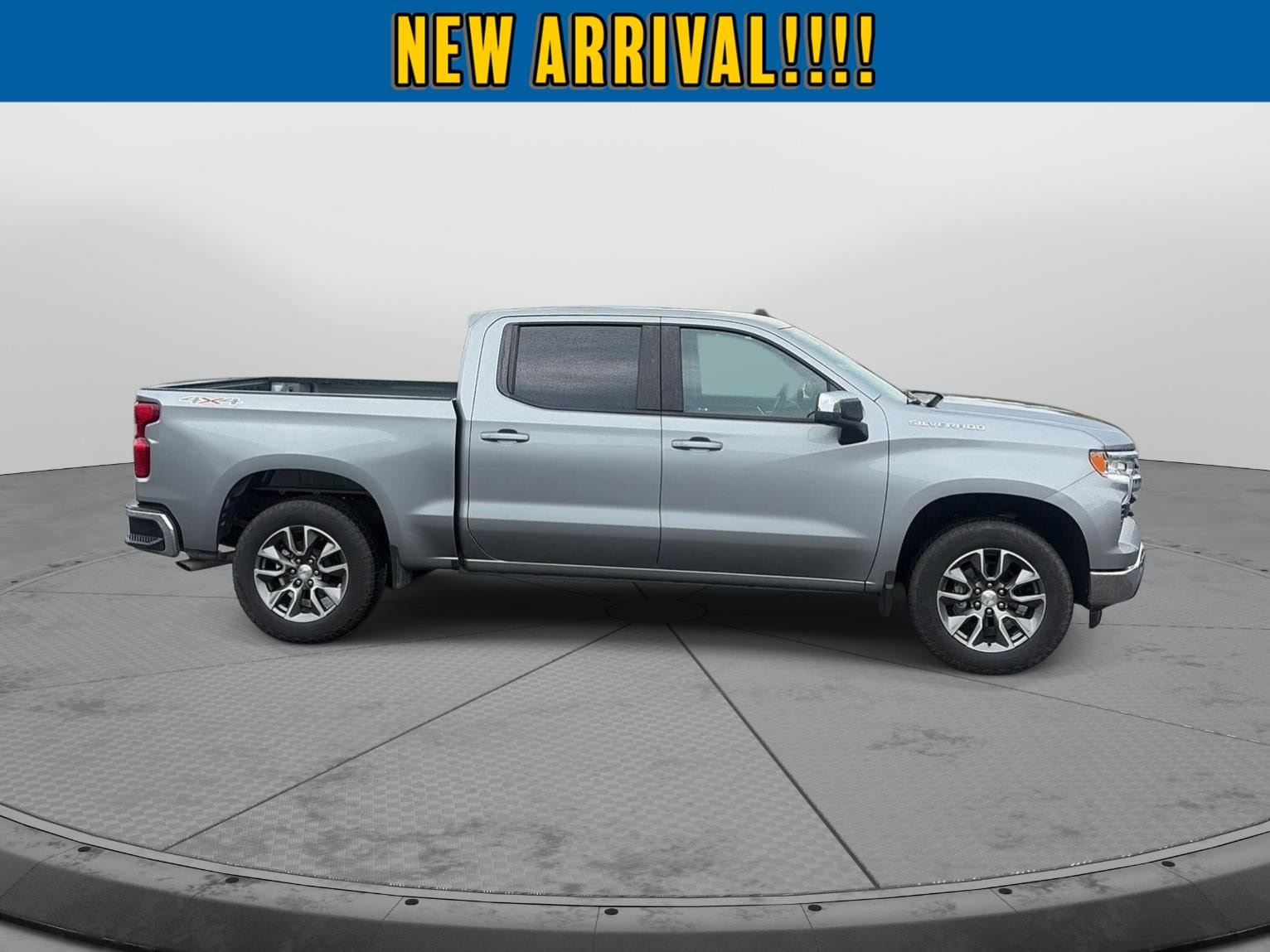 Used 2024 Chevrolet Silverado 1500 LT AWD/4WD image 3