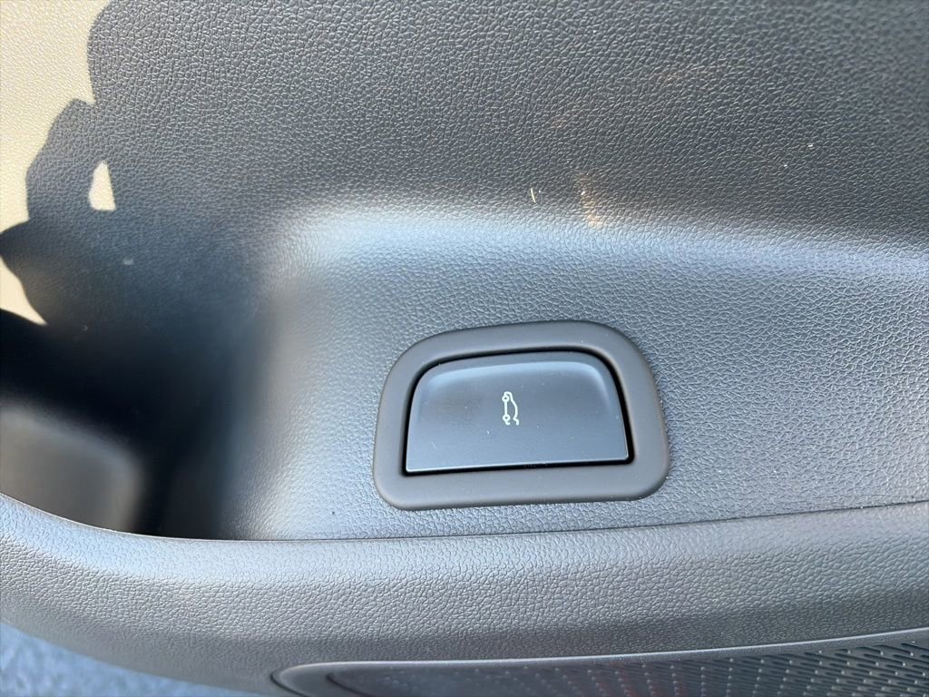 New 2026 Chevrolet Traverse LT w/ Midnight/Sport Edition image 18