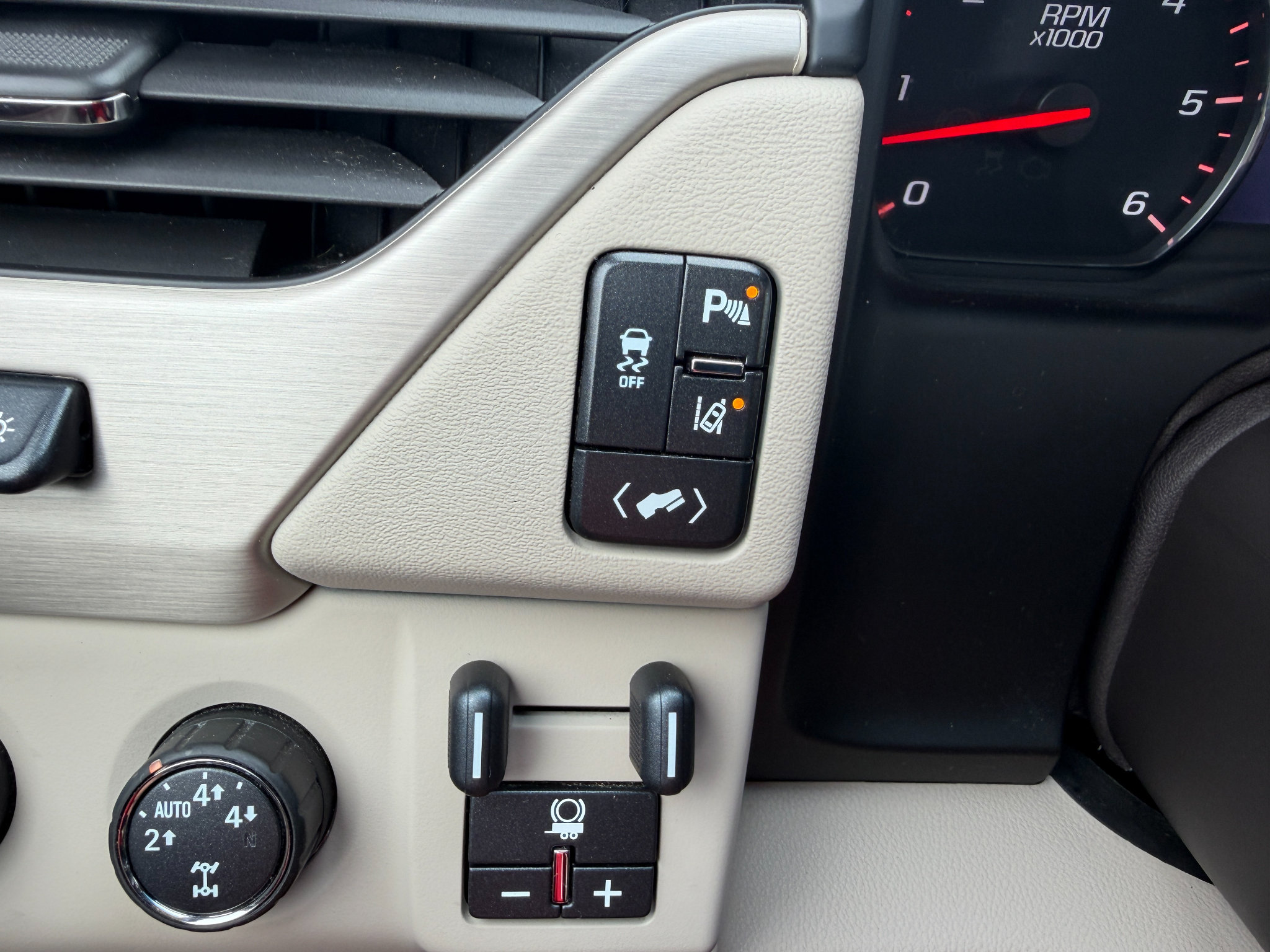 Used 2015 GMC Yukon Denali w/ Touring Package AWD/4WD image 52