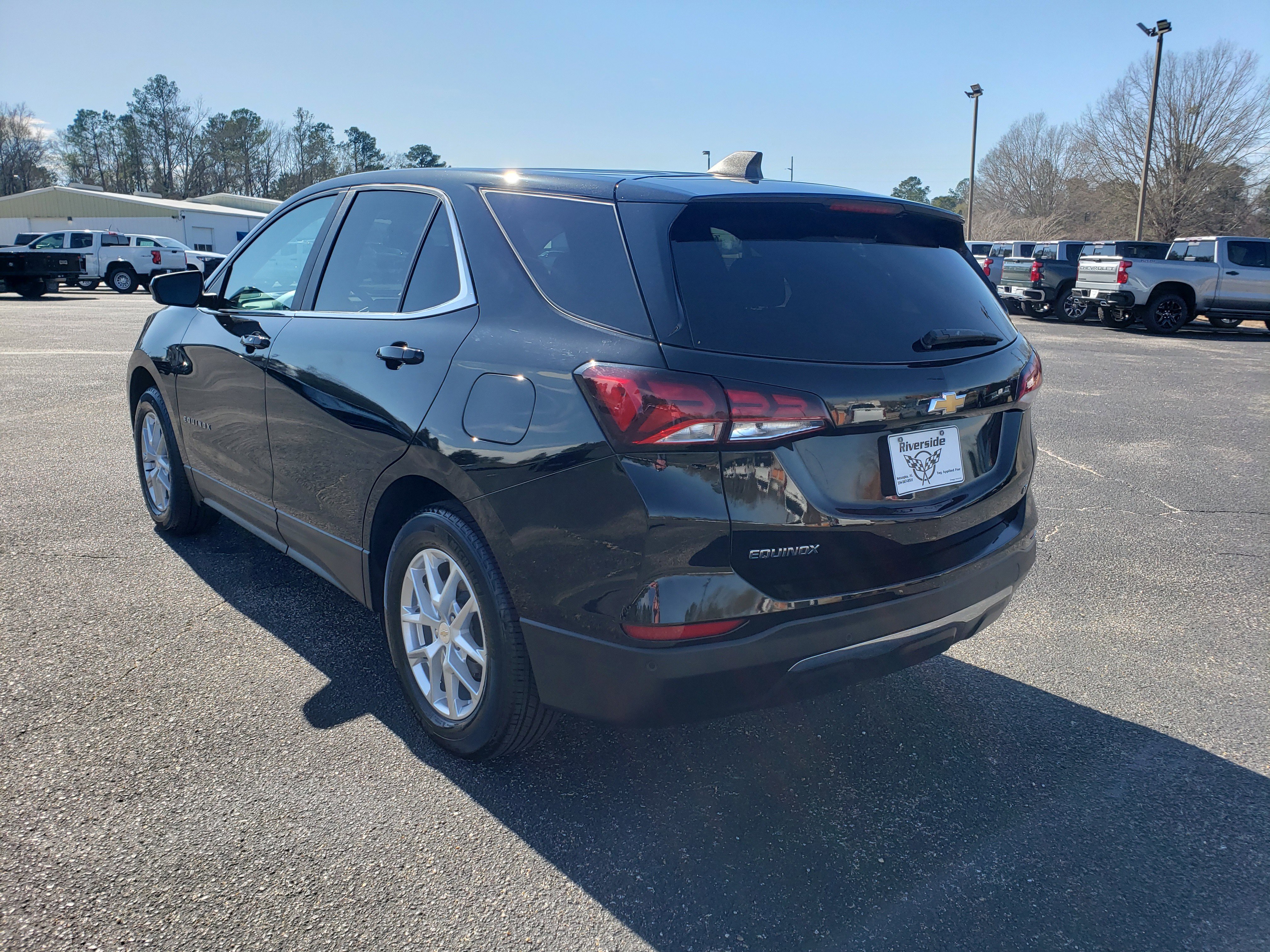 Used 2022 Chevrolet Equinox LT w/ Driver Convenience Package image 3