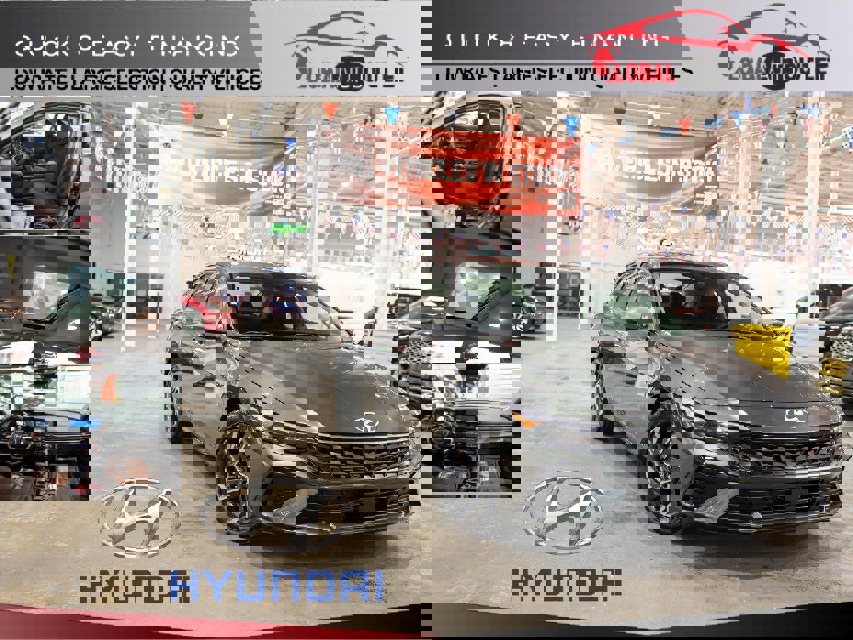 Used 2025 Hyundai Elantra SEL image 1