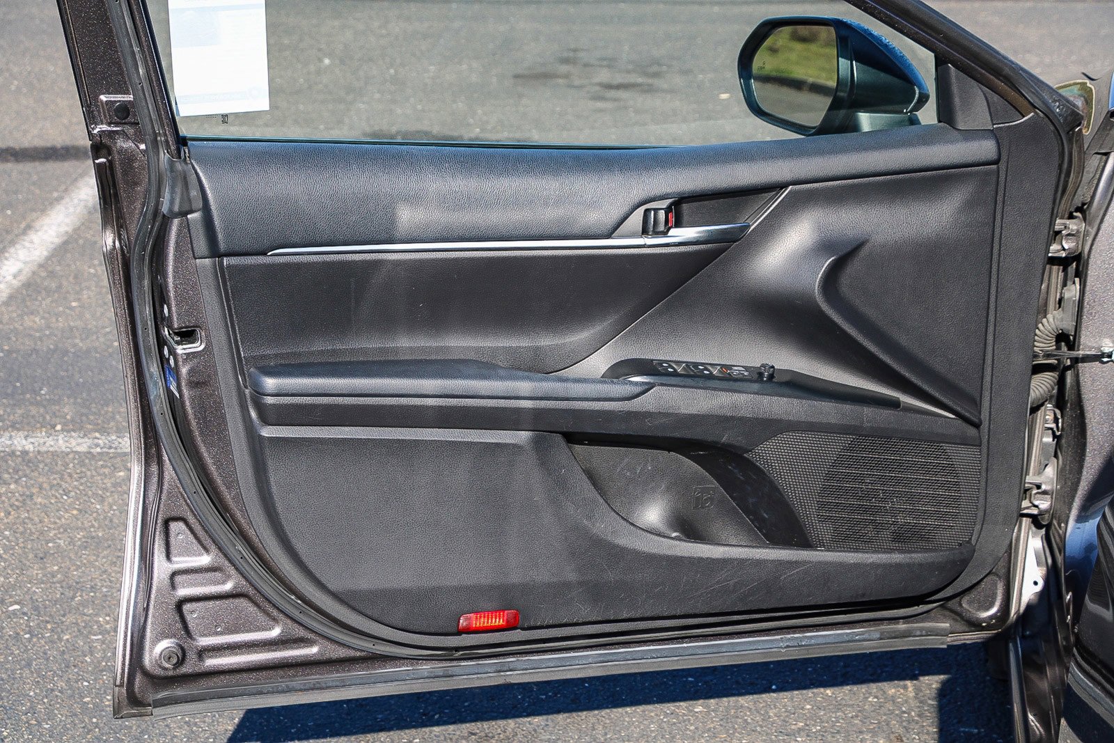 Used 2020 Toyota Camry SE image 26