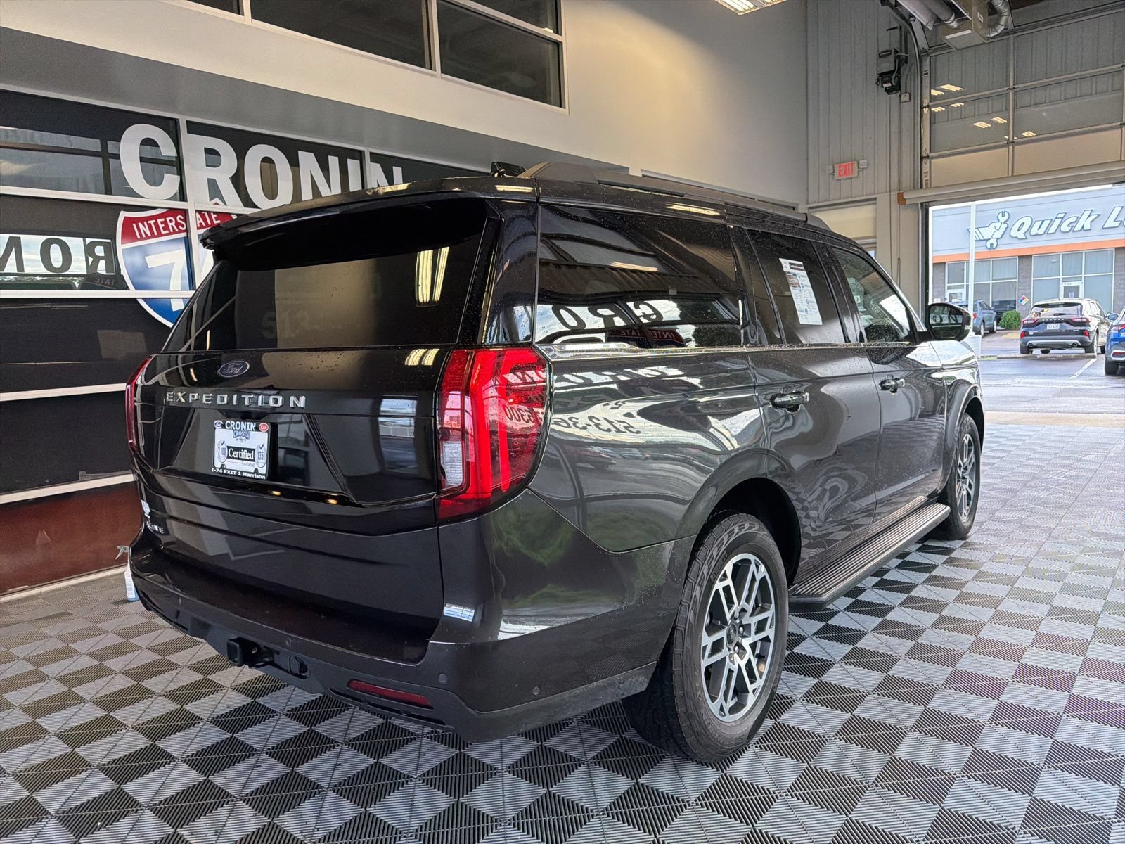 Used 2025 Ford Expedition Active AWD/4WD image 6