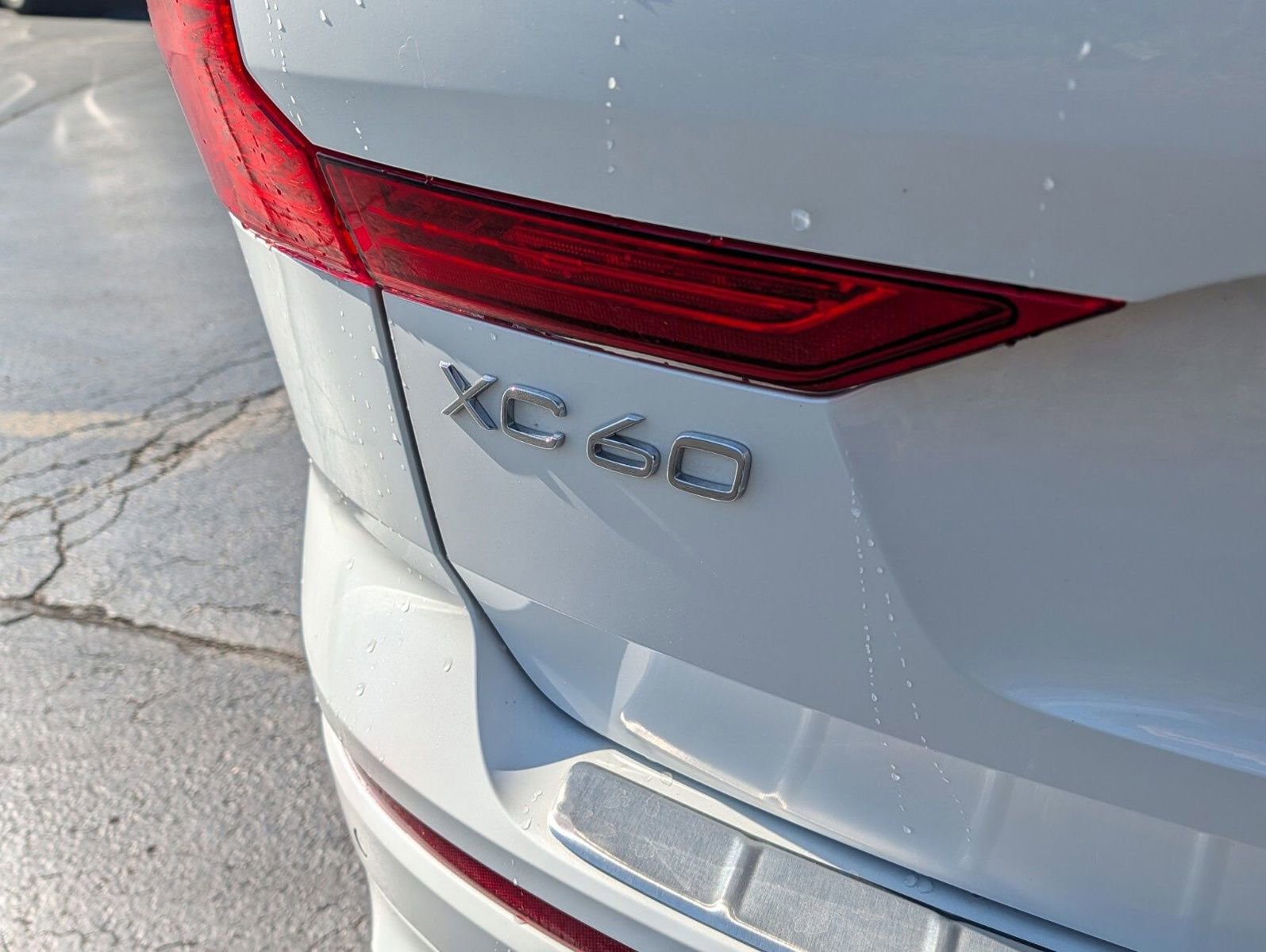 Used 2024 Volvo XC60 T8 Ultimate w/ Protection Package Premier image 14
